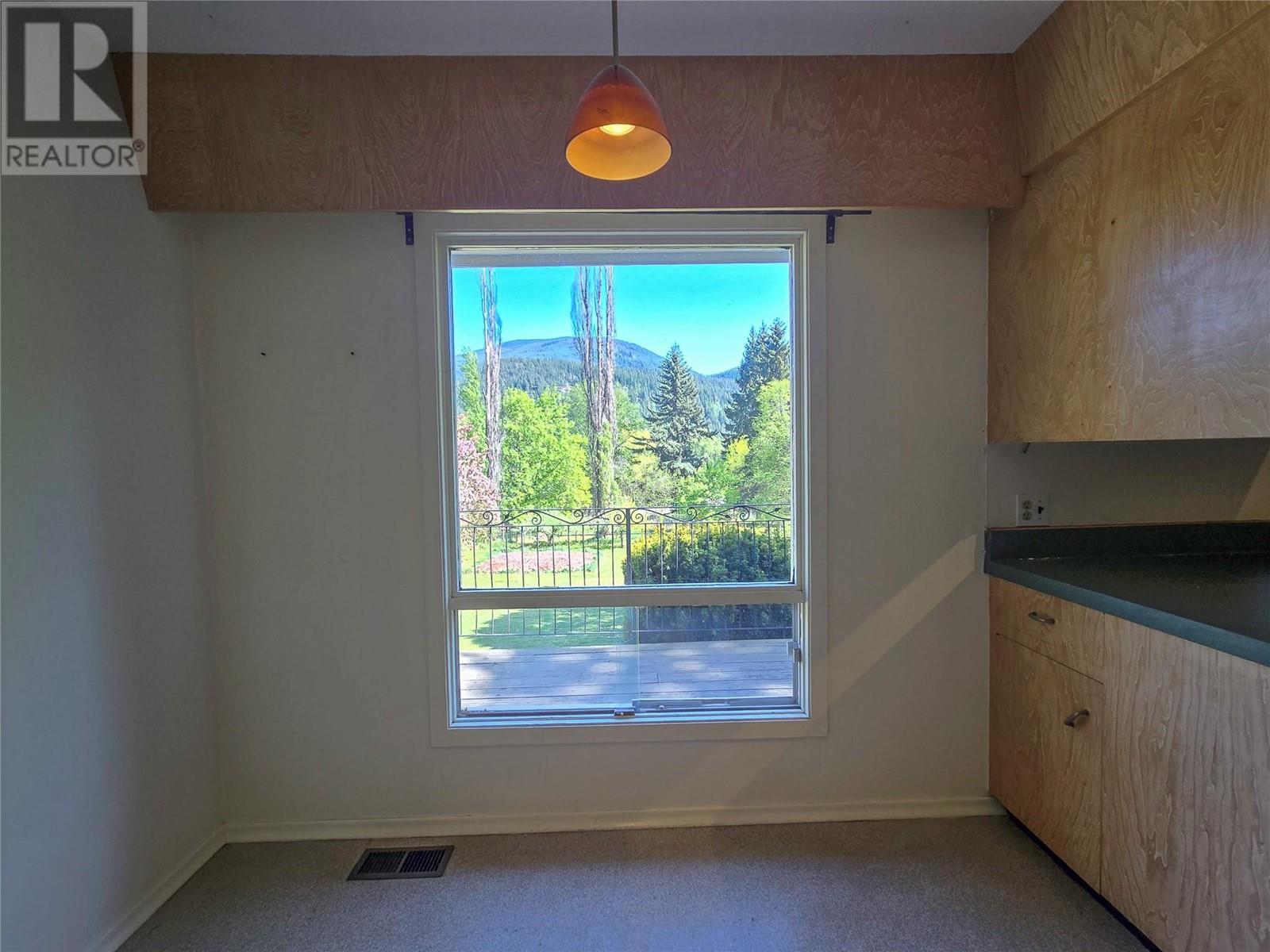 4078 3a Highway, Nelson, British Columbia  V1L 6N5 - Photo 9 - 10347662