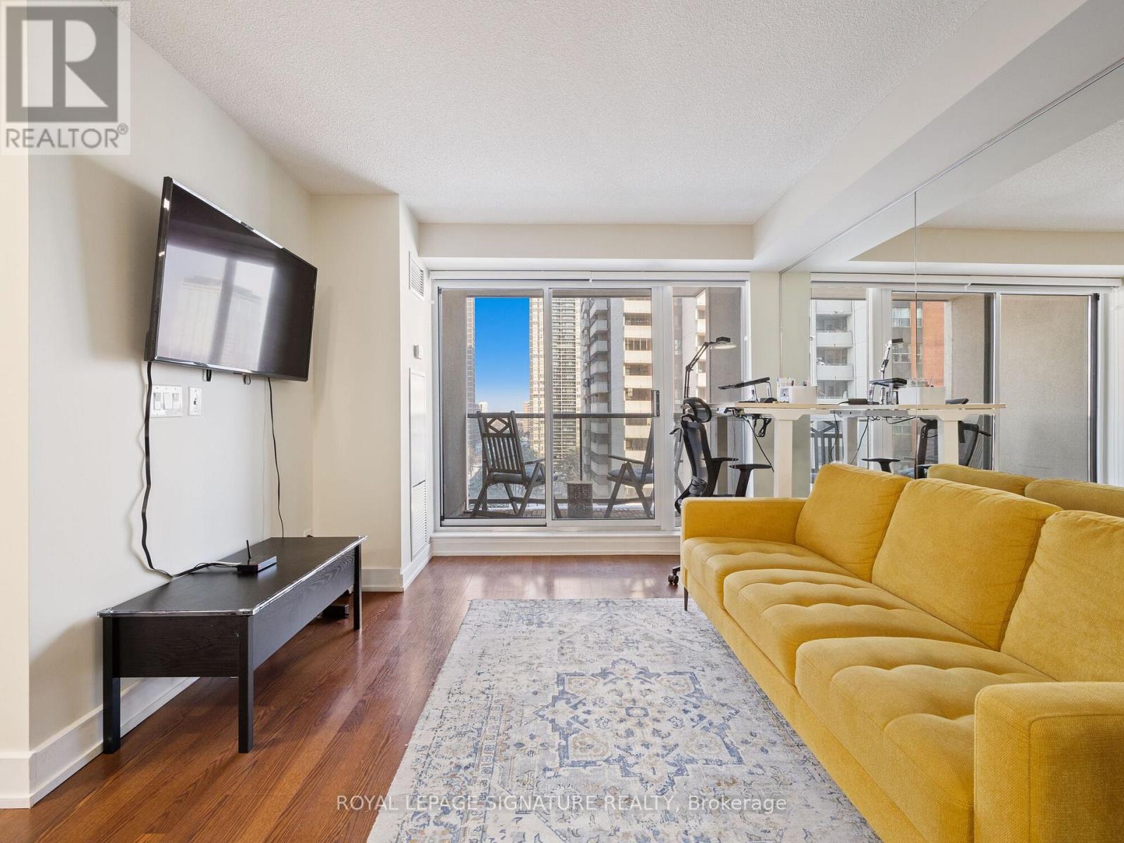 901 - 5 Michael Power Place, Toronto, Ontario  M9A 0A3 - Photo 11 - W12151351