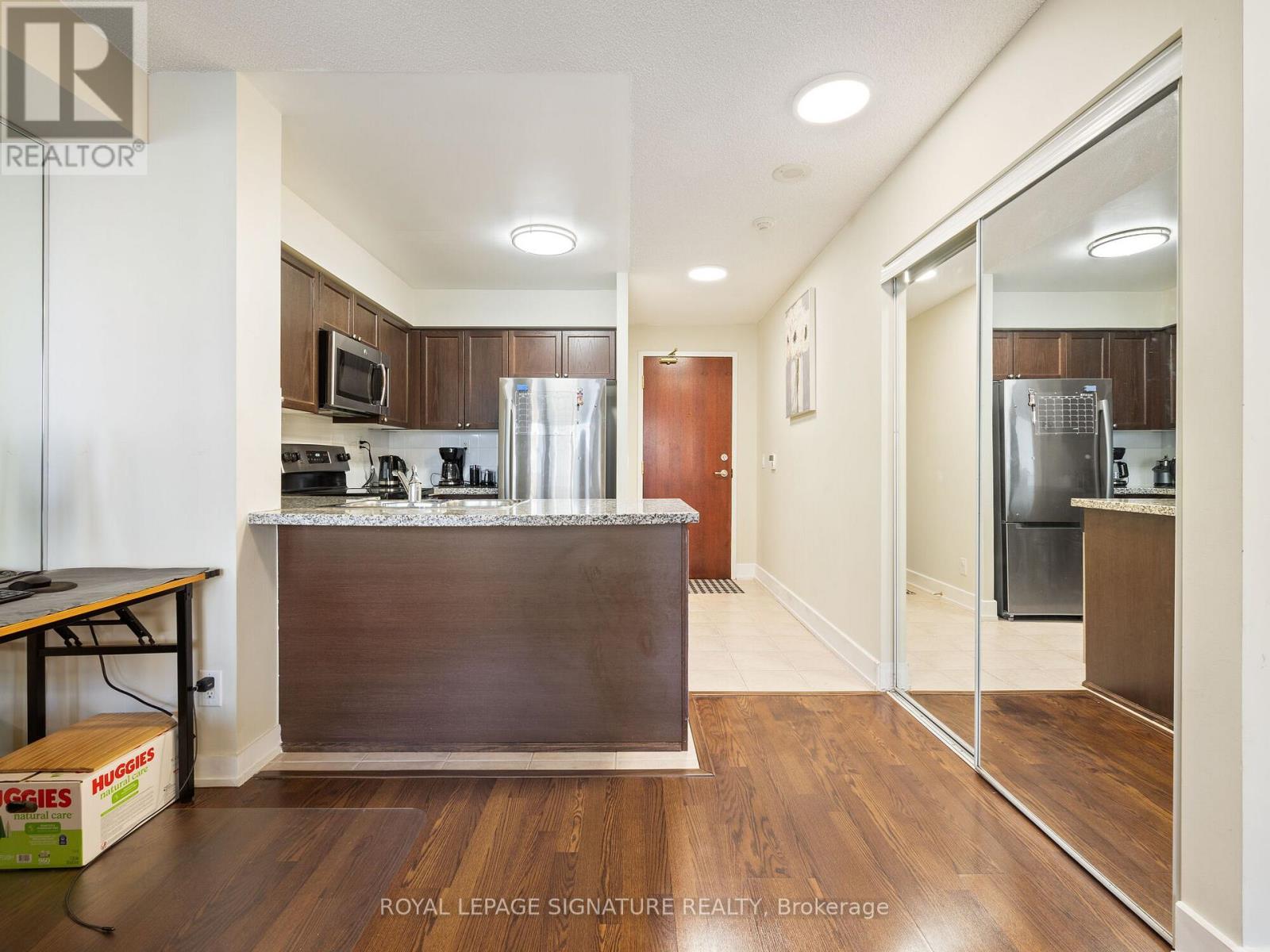 901 - 5 Michael Power Place, Toronto, Ontario  M9A 0A3 - Photo 14 - W12151351