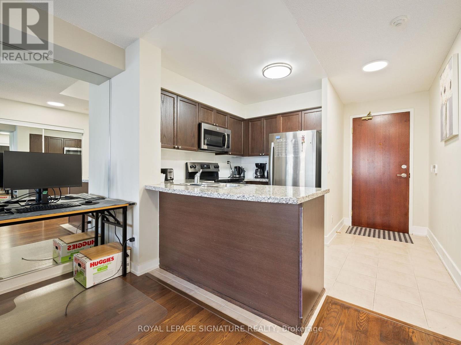 901 - 5 Michael Power Place, Toronto, Ontario  M9A 0A3 - Photo 15 - W12151351