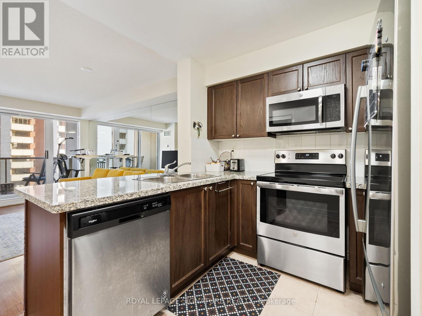 901 - 5 Michael Power Place, Toronto, Ontario  M9A 0A3 - Photo 17 - W12151351