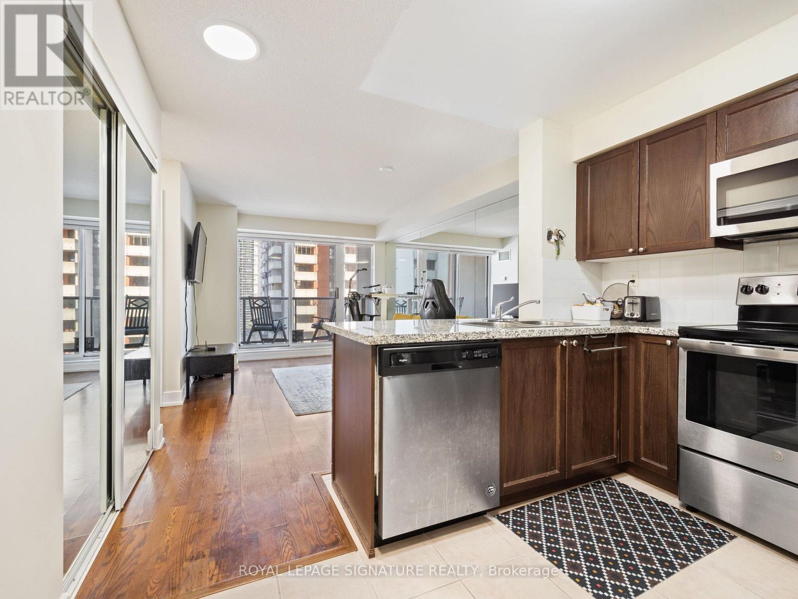 901 - 5 Michael Power Place, Toronto, Ontario  M9A 0A3 - Photo 7 - W12151351