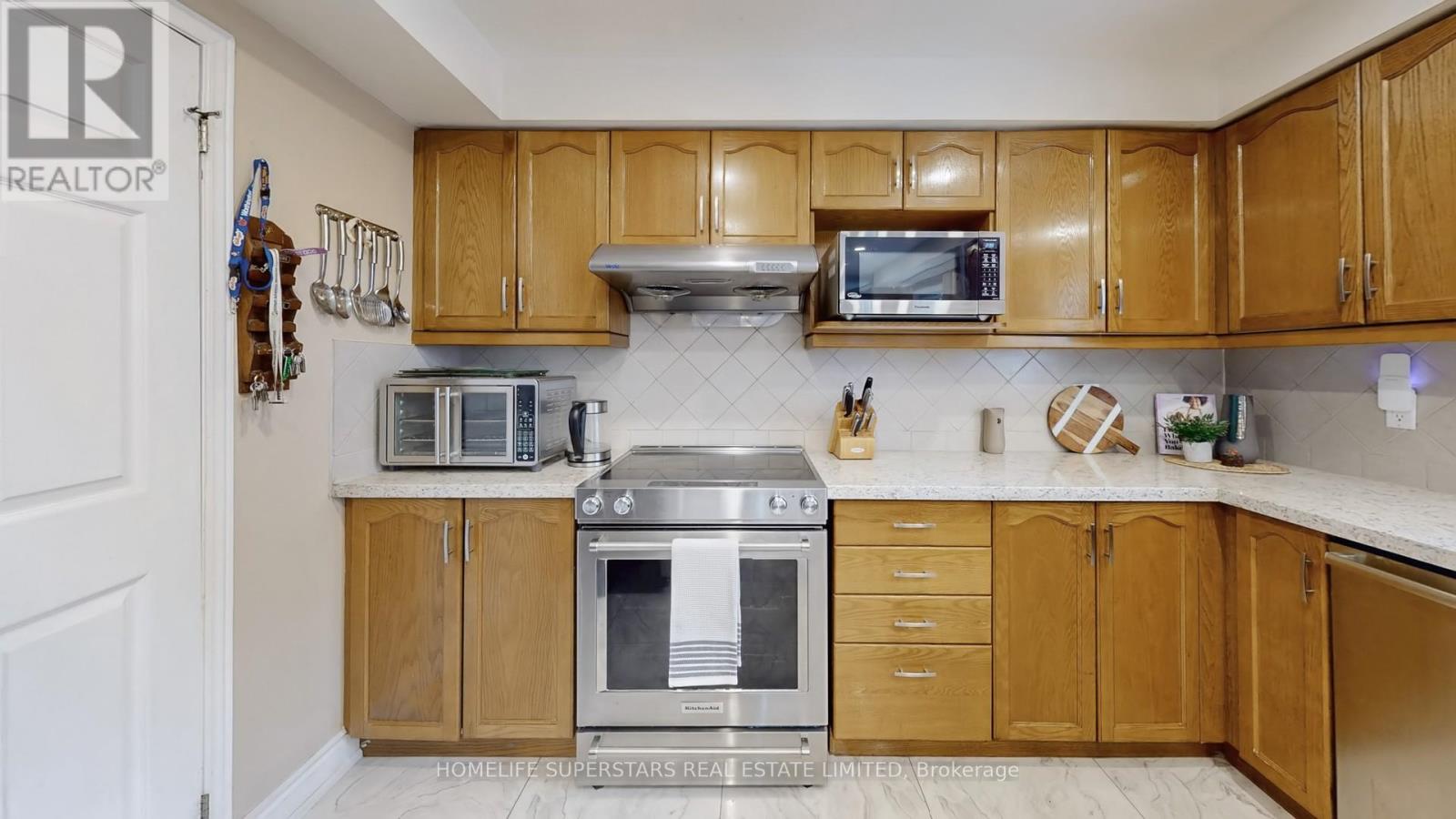 30 Hopecrest Place, Brampton (Sandringham-Wellington), Ontario  L6R 2T8 - Photo 10 - W12151471