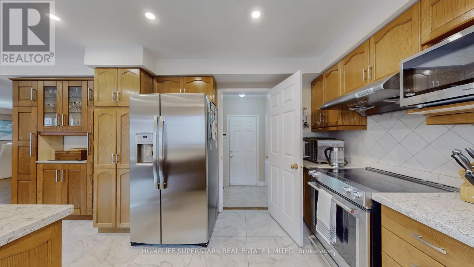 30 Hopecrest Place, Brampton (Sandringham-Wellington), Ontario  L6R 2T8 - Photo 12 - W12151471