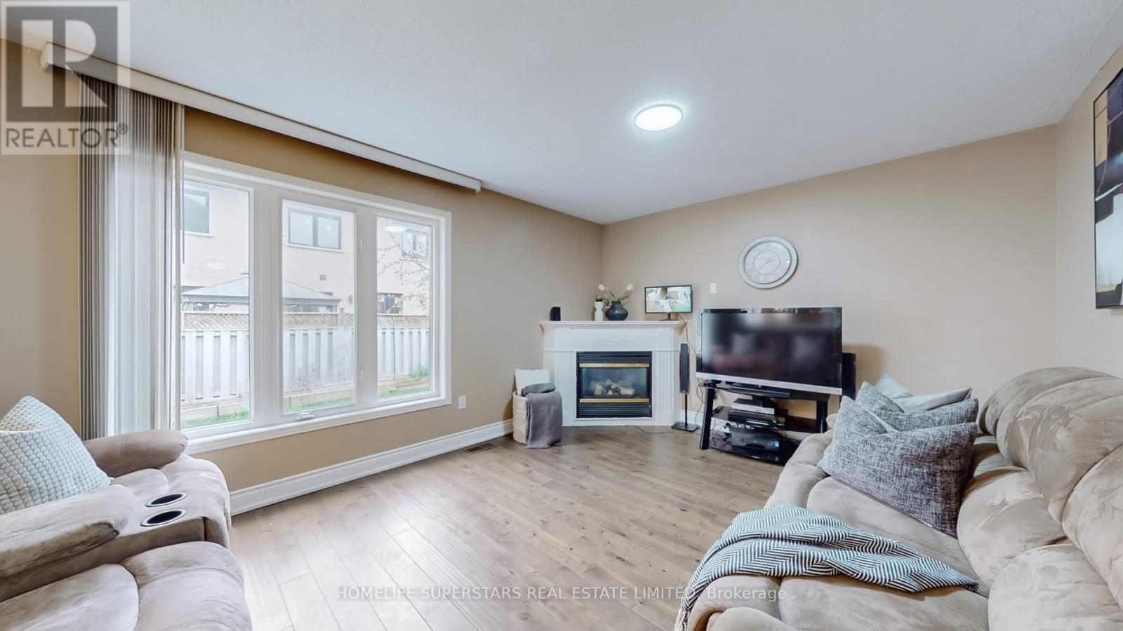 30 Hopecrest Place, Brampton (Sandringham-Wellington), Ontario  L6R 2T8 - Photo 7 - W12151471