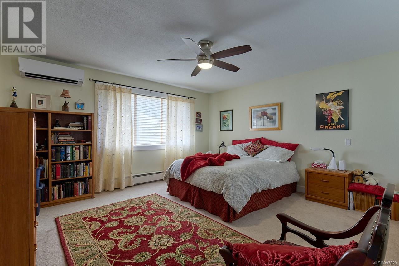 Property at 4850 Ocean Trail image 5
