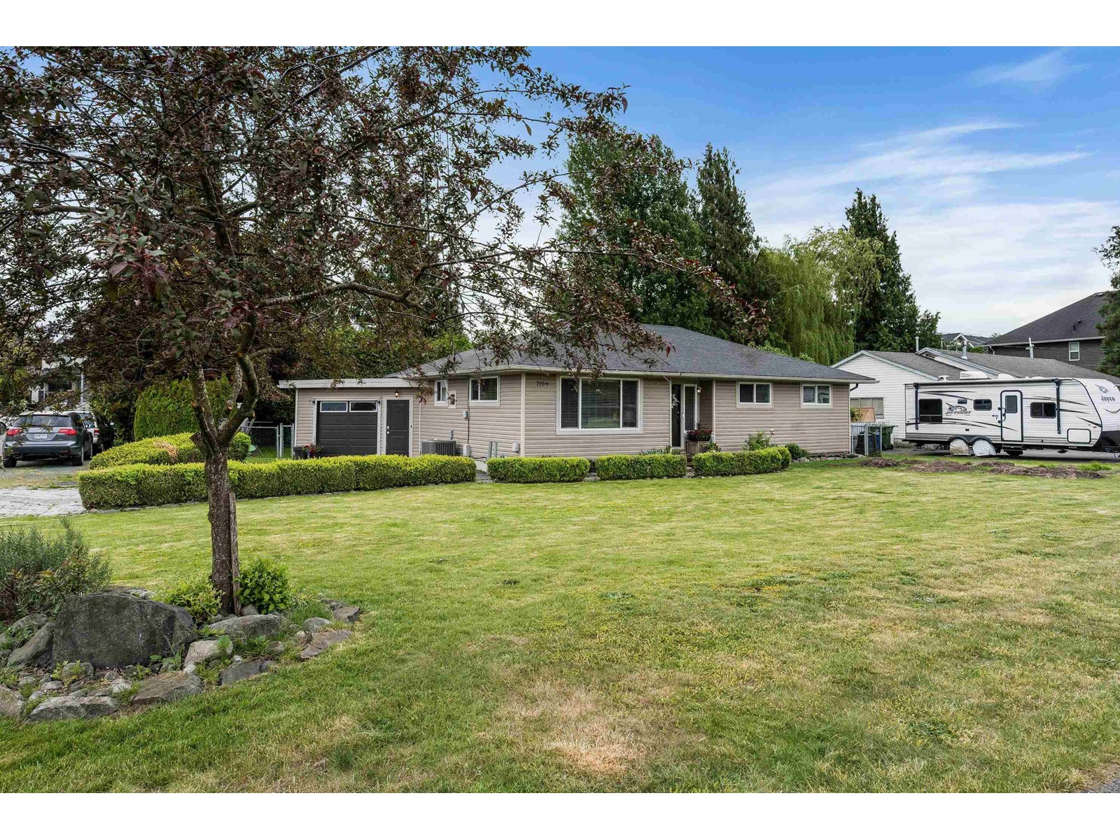 7194 Rochester Avenue, Sardis West Vedder, Chilliwack, British Columbia  V2R 2P3 - Photo 1 - R3003314