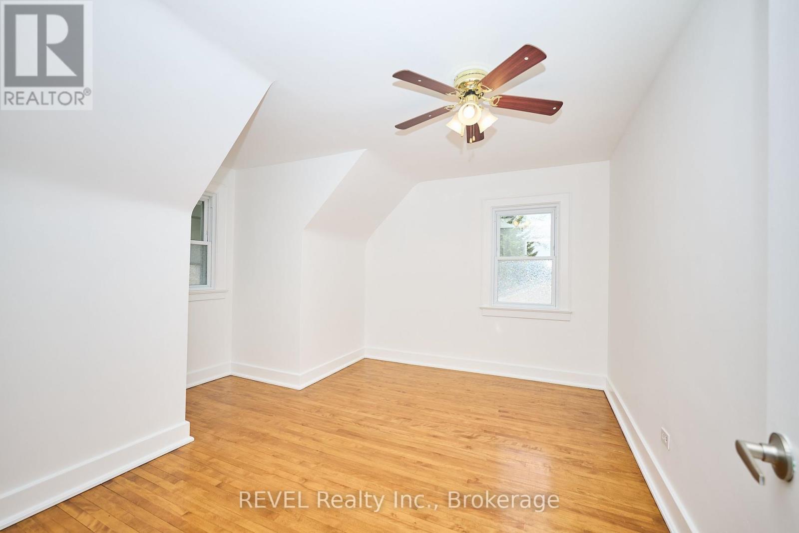 857 Southworth Street S, Welland, Ontario  L3B 2A2 - Photo 19 - X12151530
