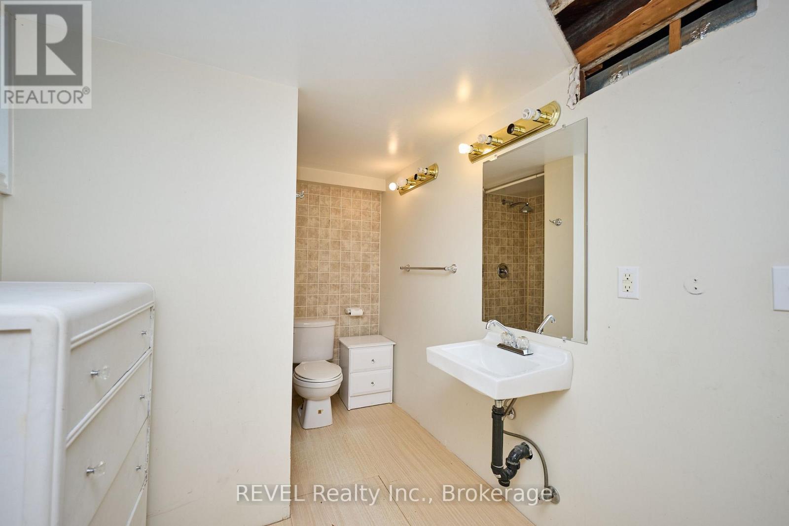 857 Southworth Street S, Welland, Ontario  L3B 2A2 - Photo 29 - X12151530