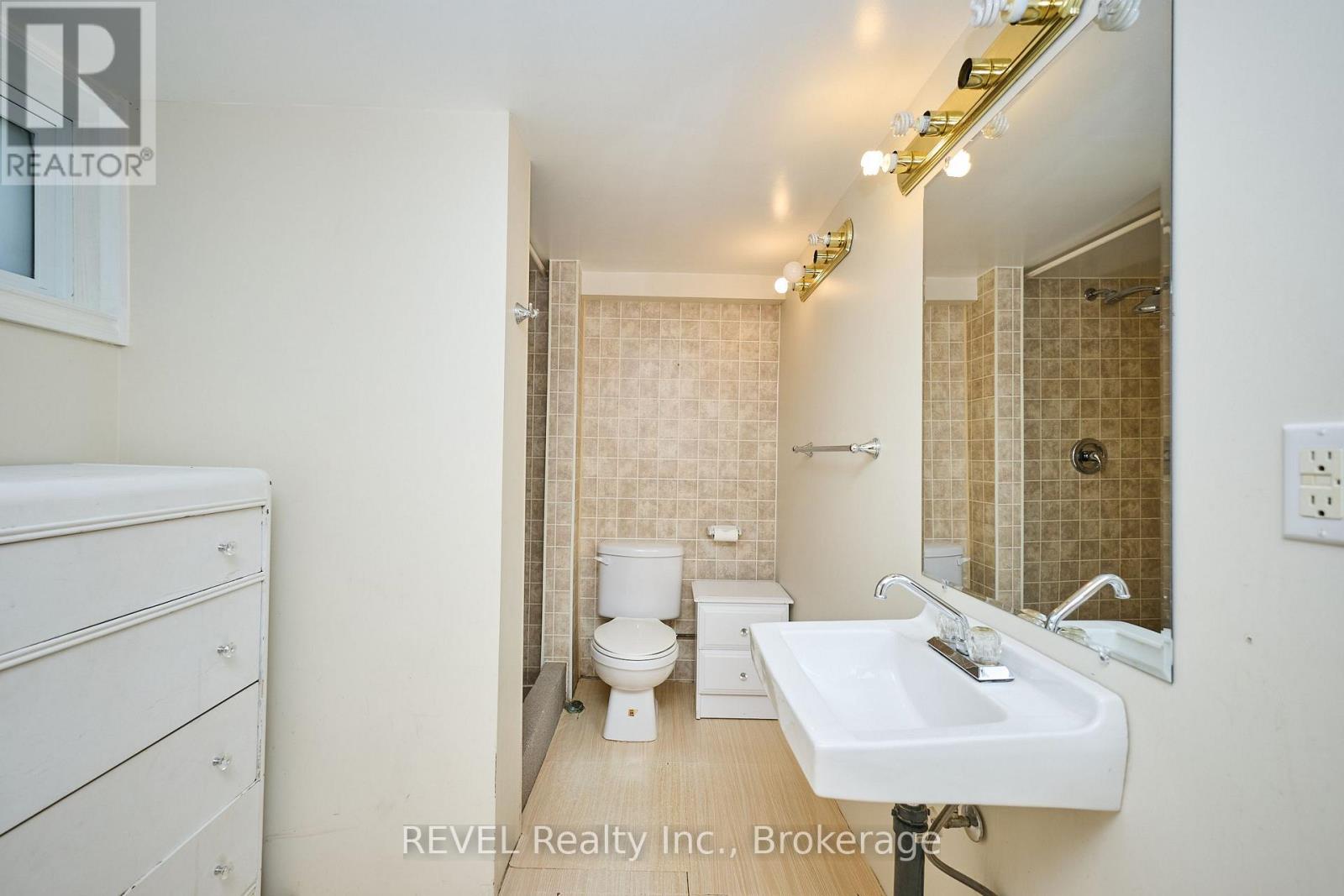 857 Southworth Street S, Welland, Ontario  L3B 2A2 - Photo 30 - X12151530