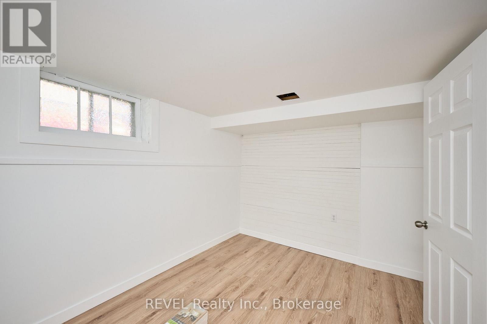 857 Southworth Street S, Welland, Ontario  L3B 2A2 - Photo 32 - X12151530