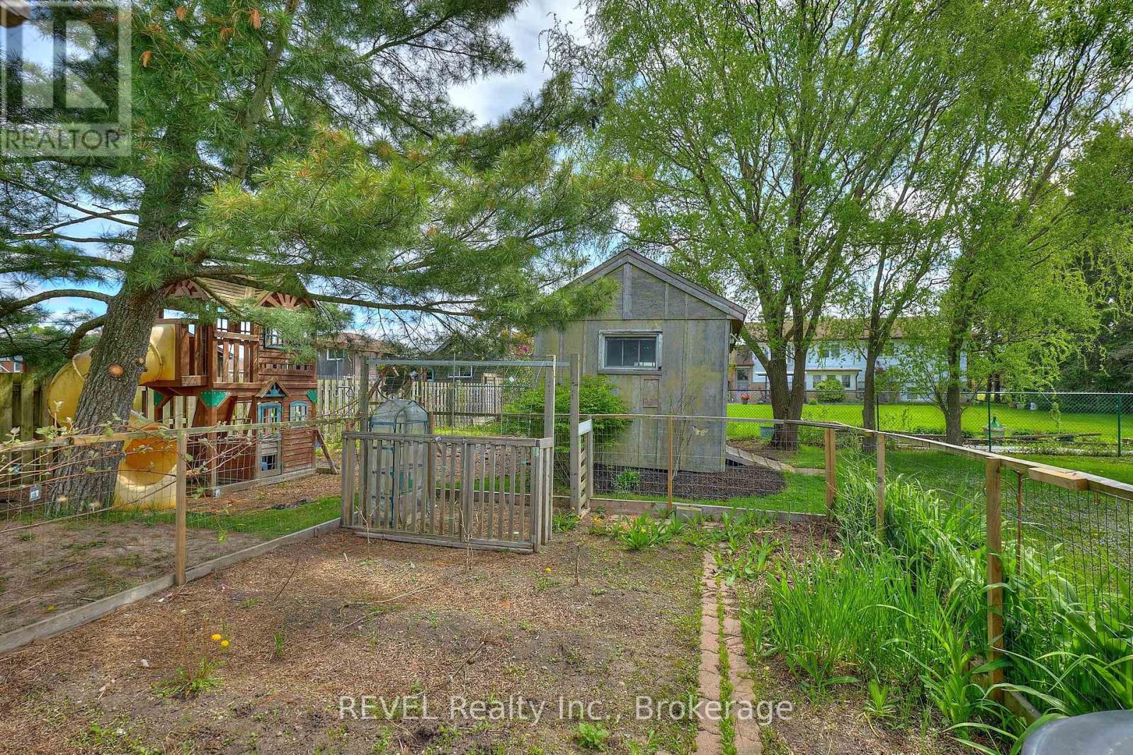 857 Southworth Street S, Welland, Ontario  L3B 2A2 - Photo 36 - X12151530