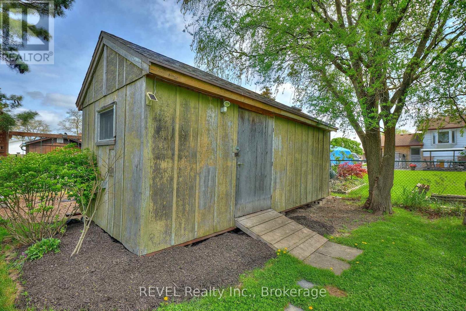 857 Southworth Street S, Welland, Ontario  L3B 2A2 - Photo 37 - X12151530