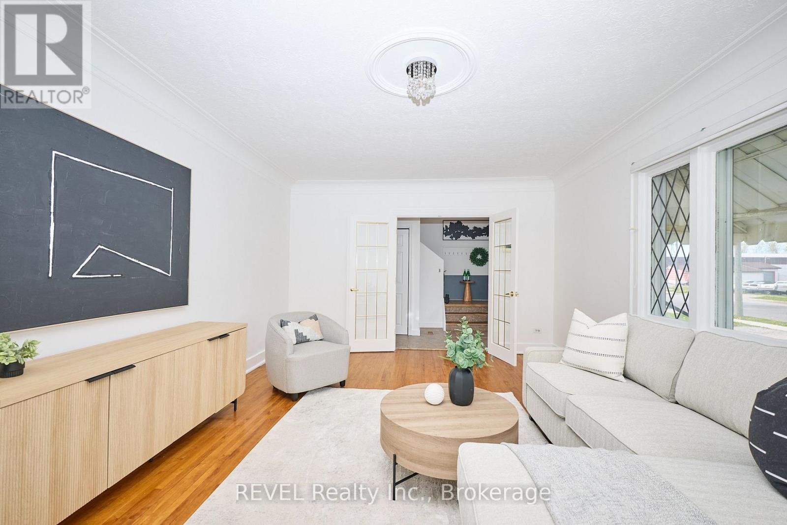 857 Southworth Street S, Welland, Ontario  L3B 2A2 - Photo 6 - X12151530