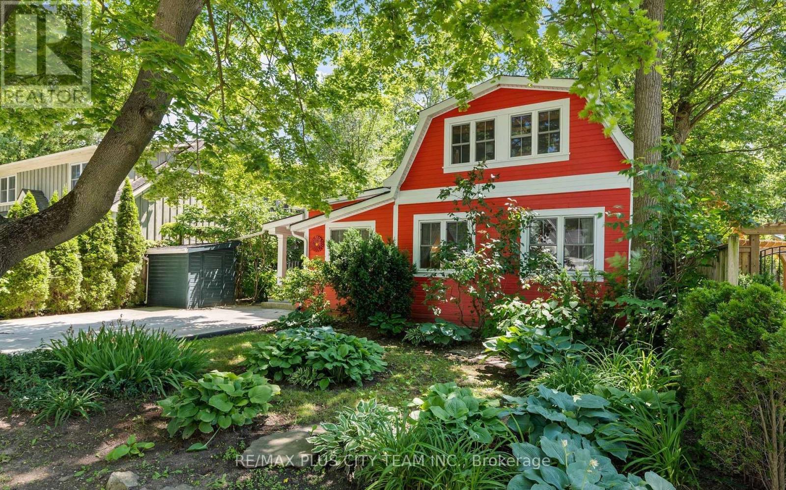 4 Wyckliffe Avenue, Niagara-On-The-Lake, Ontario  L0S 1J0 - Photo 36 - X12151378