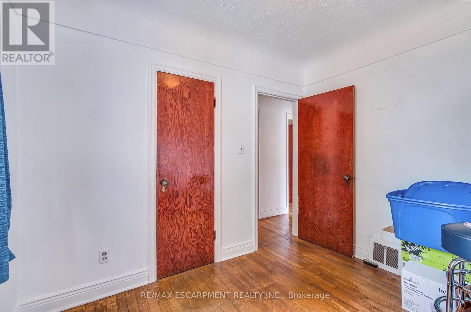 48 Woodbridge Road, Hamilton, Ontario  L8K 3C9 - Photo 20 - X12151477
