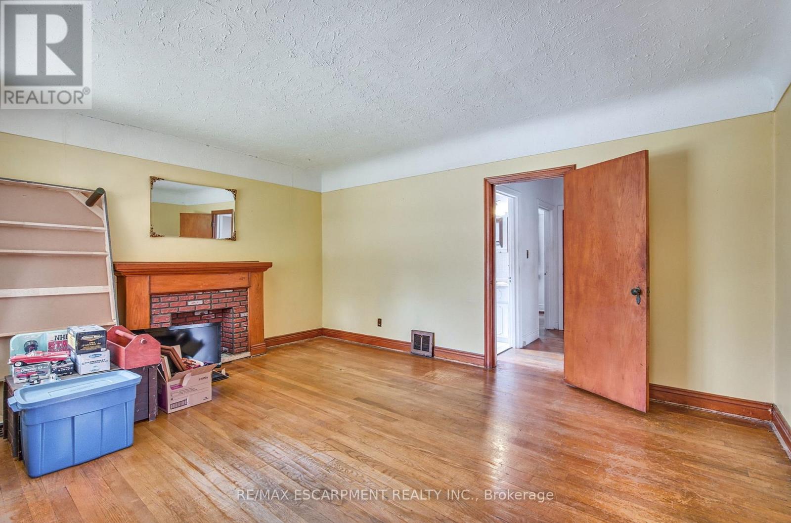48 Woodbridge Road, Hamilton, Ontario  L8K 3C9 - Photo 9 - X12151477