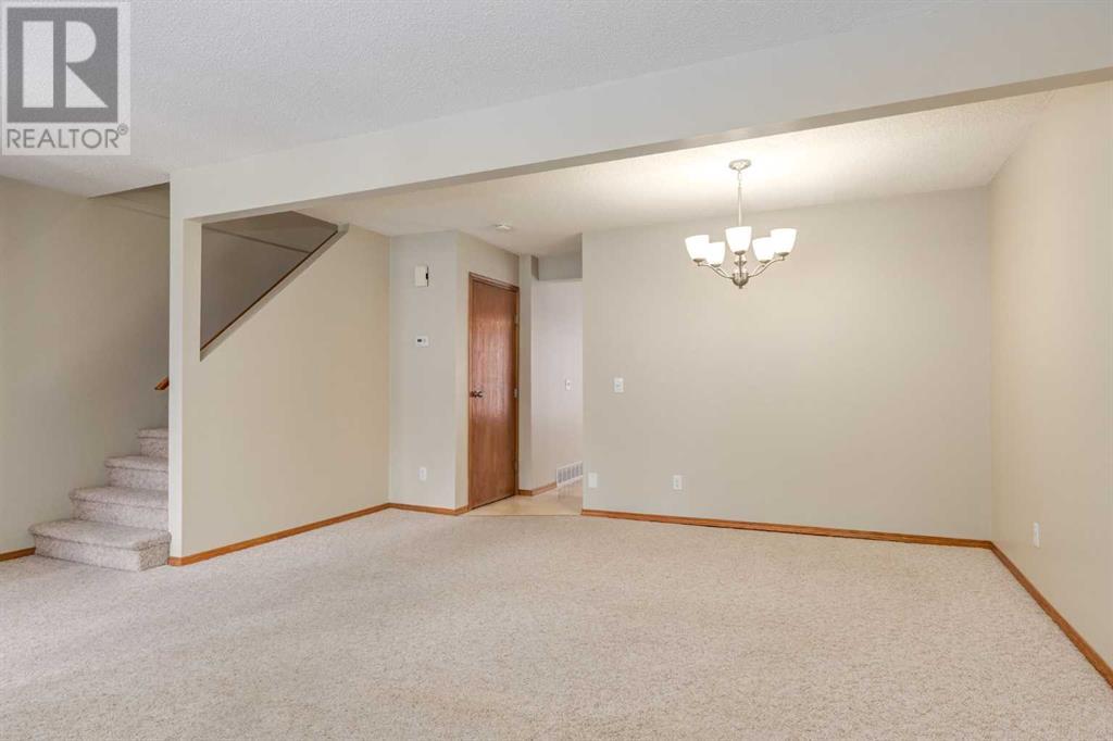 Property at 171 Riverglen Park SE image 5