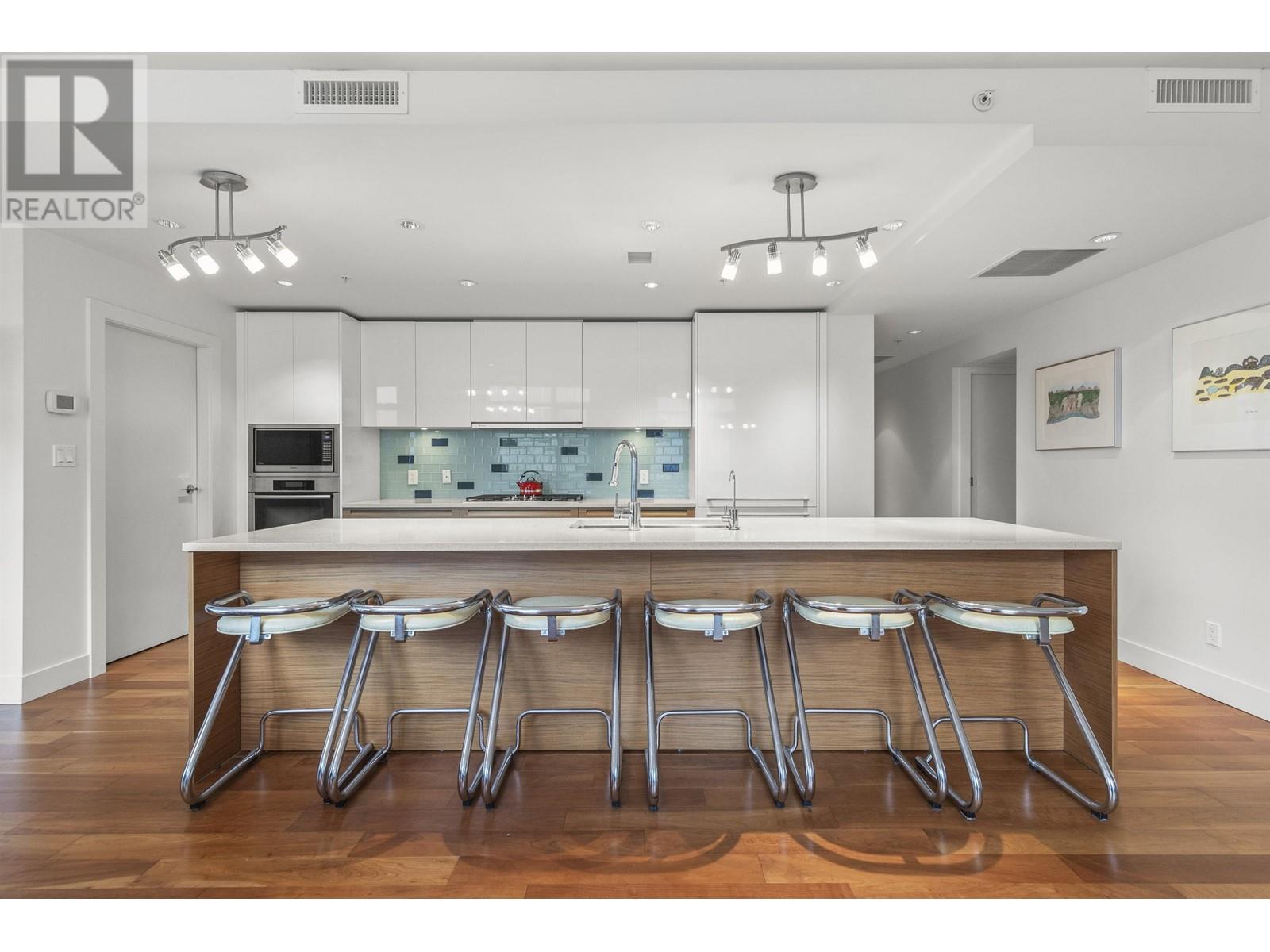 302 6080 IONA DRIVE, vancouver, British Columbia