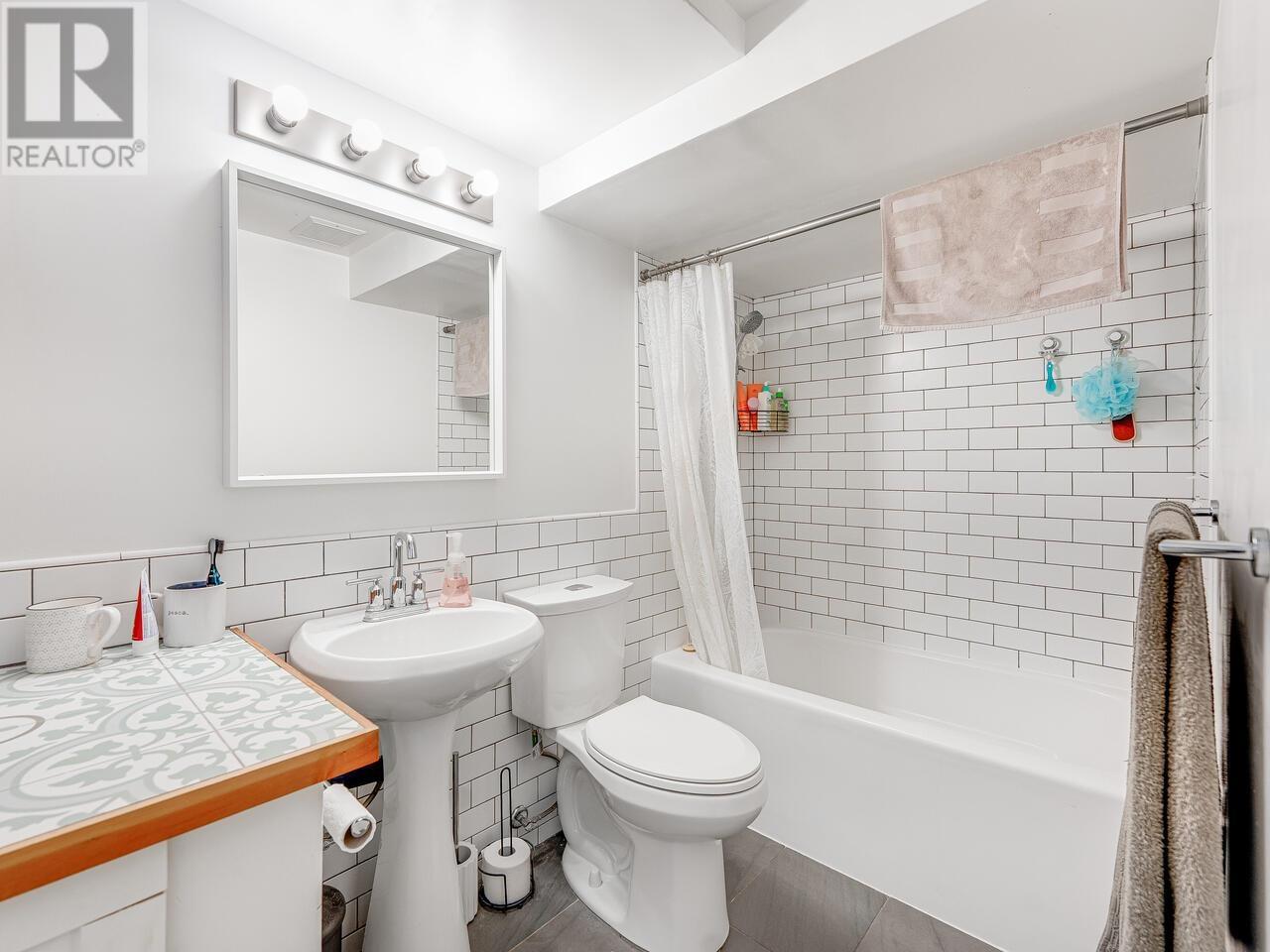 645 E 5th Street, North Vancouver, British Columbia  V7L 1M6 - Photo 16 - R3003329