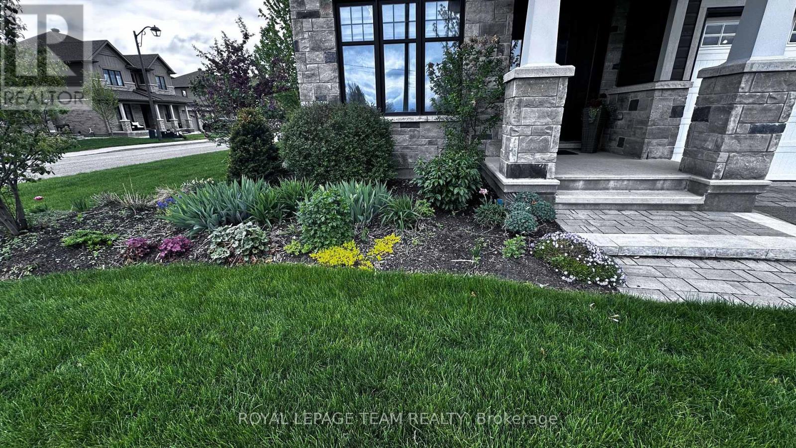 Property at 845 PERCIVAL CRESCENT image 4