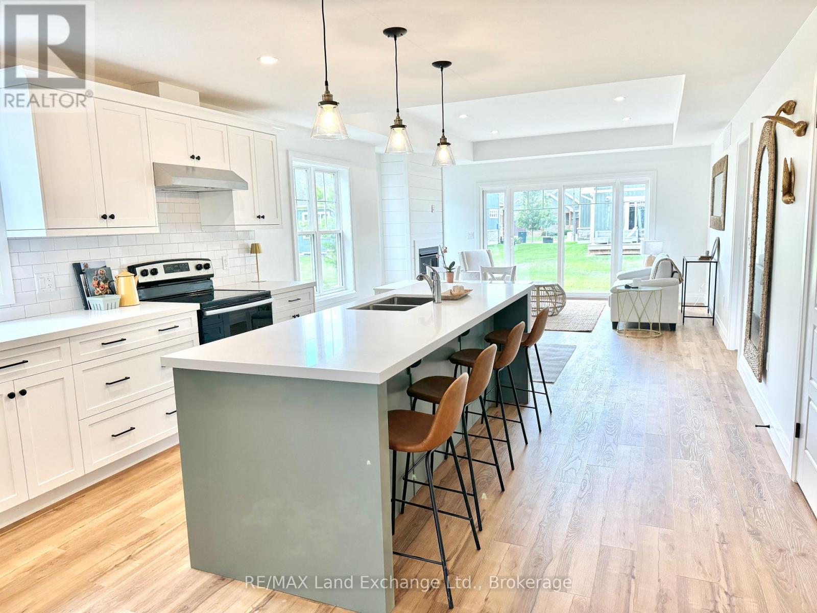 94 Eagle Court, Saugeen Shores, Ontario  N0H 2C3 - Photo 4 - X12151572