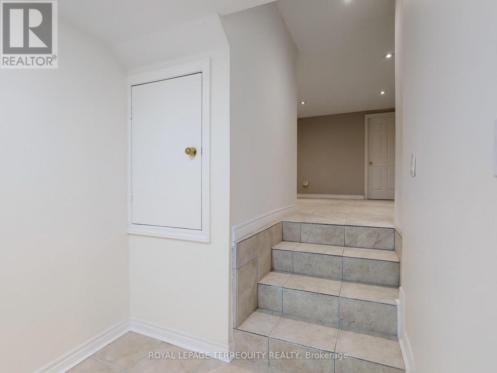 219 Dunview Avenue, Toronto, Ontario  M2N 4H9 - Photo 36 - C12132931