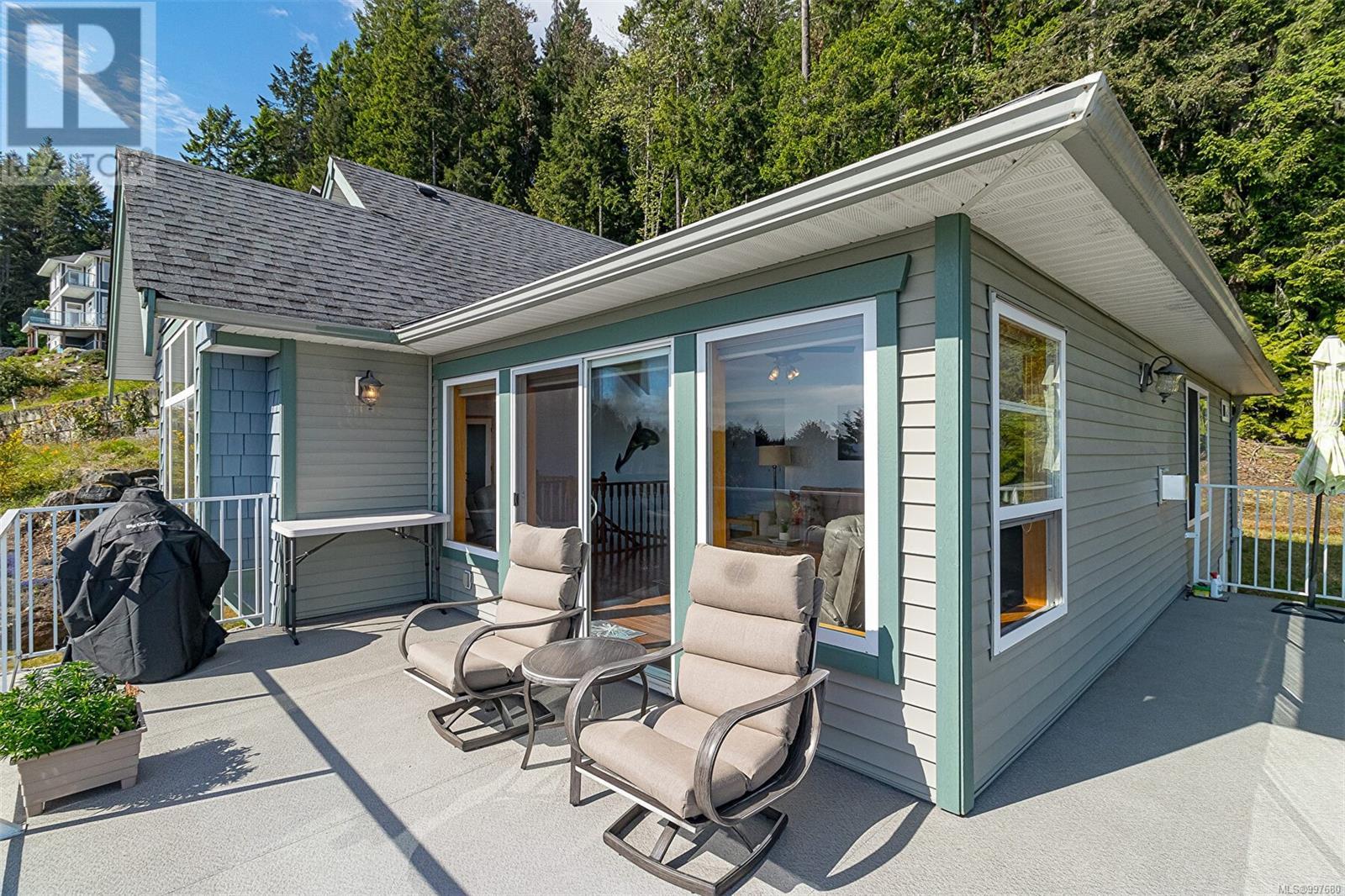 Property at 483 Hillview Rd image 2