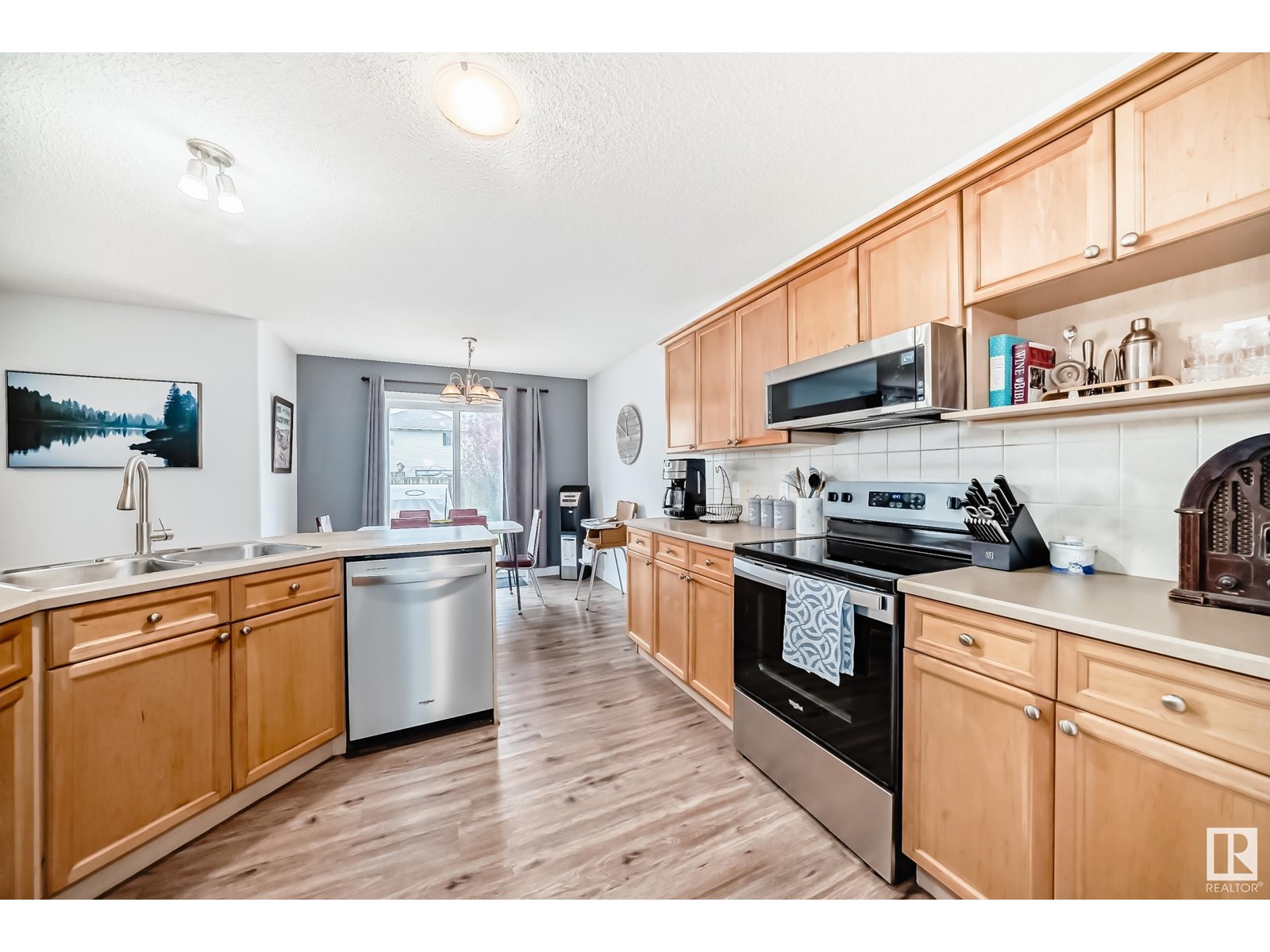 Property at 46 SPRUCE GROUSE CR image 4