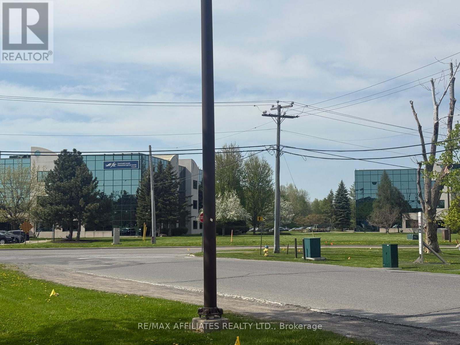 104 Schneider Road, Ottawa, Ontario  K2K 1Y2 - Photo 3 - X12151562