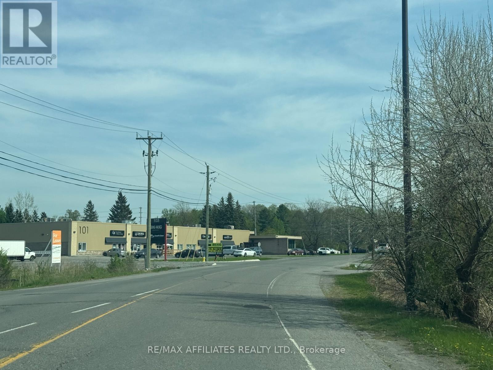 104 Schneider Road, Ottawa, Ontario  K2K 1Y2 - Photo 4 - X12151562