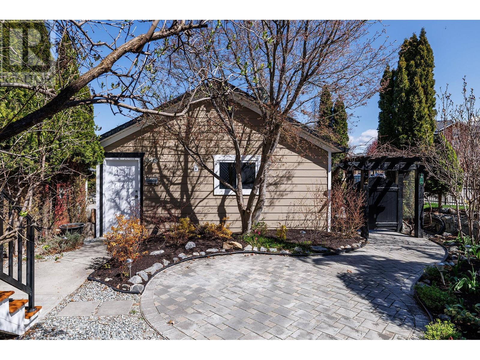 5296 Allenby Lane, Kelowna, British Columbia  V1W 4T8 - Photo 27 - 10348025