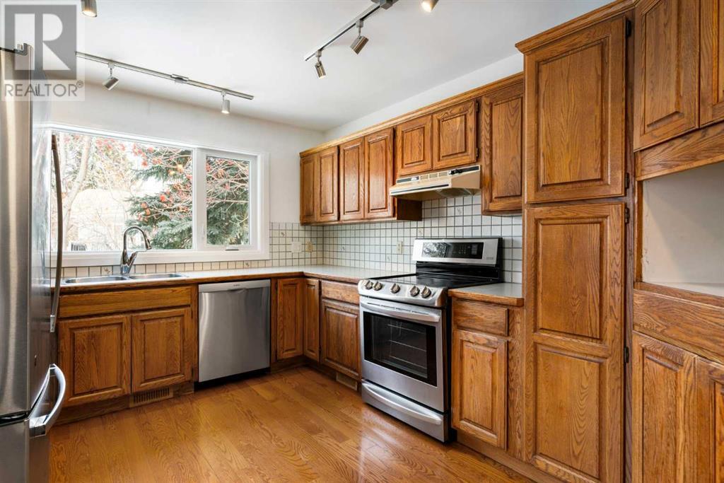 Property at 8 Edgeridge Way NW image 5