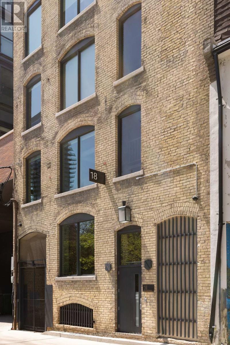 18 Gloucester Lane, Toronto (Church-Yonge Corridor), Ontario  M4Y 1L5 - Photo 2 - C12151546