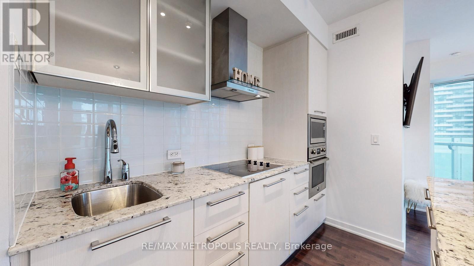 1202 - 12 York Street, Toronto, Ontario  M5J 0A9 - Photo 14 - C12151569