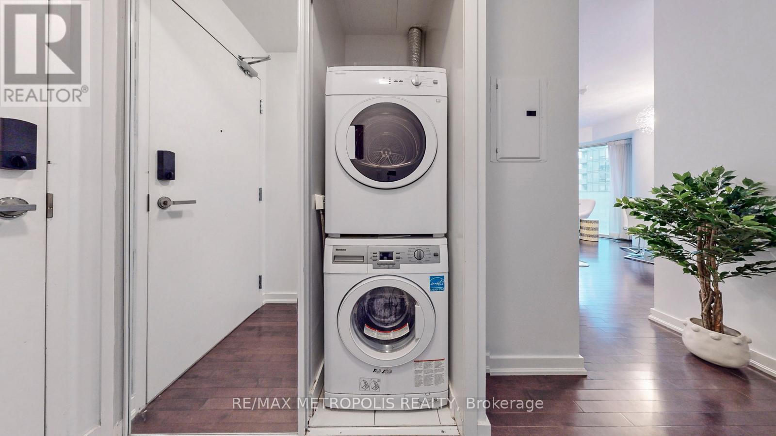 1202 - 12 York Street, Toronto, Ontario  M5J 0A9 - Photo 27 - C12151569