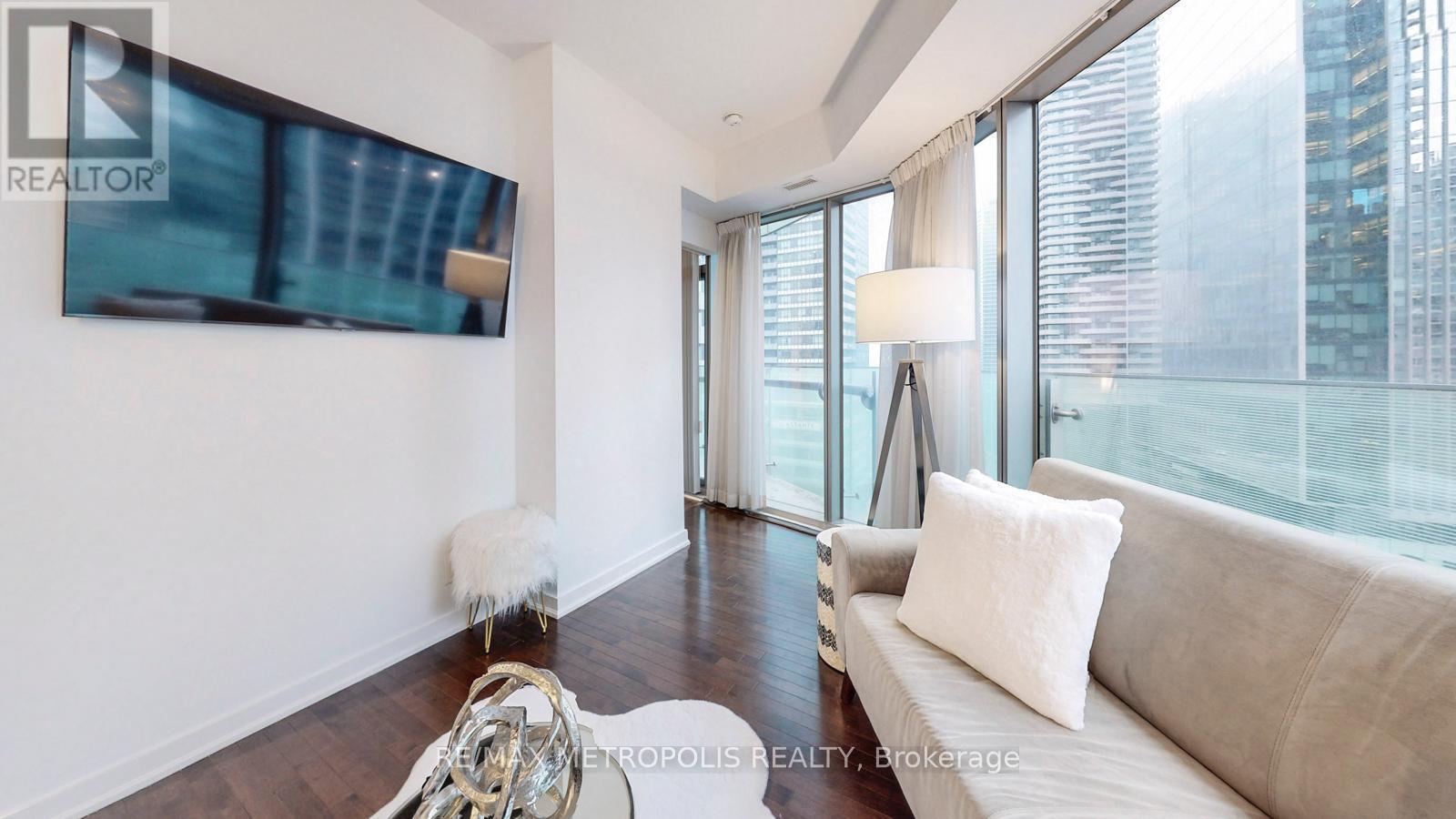 1202 - 12 York Street, Toronto, Ontario  M5J 0A9 - Photo 4 - C12151569