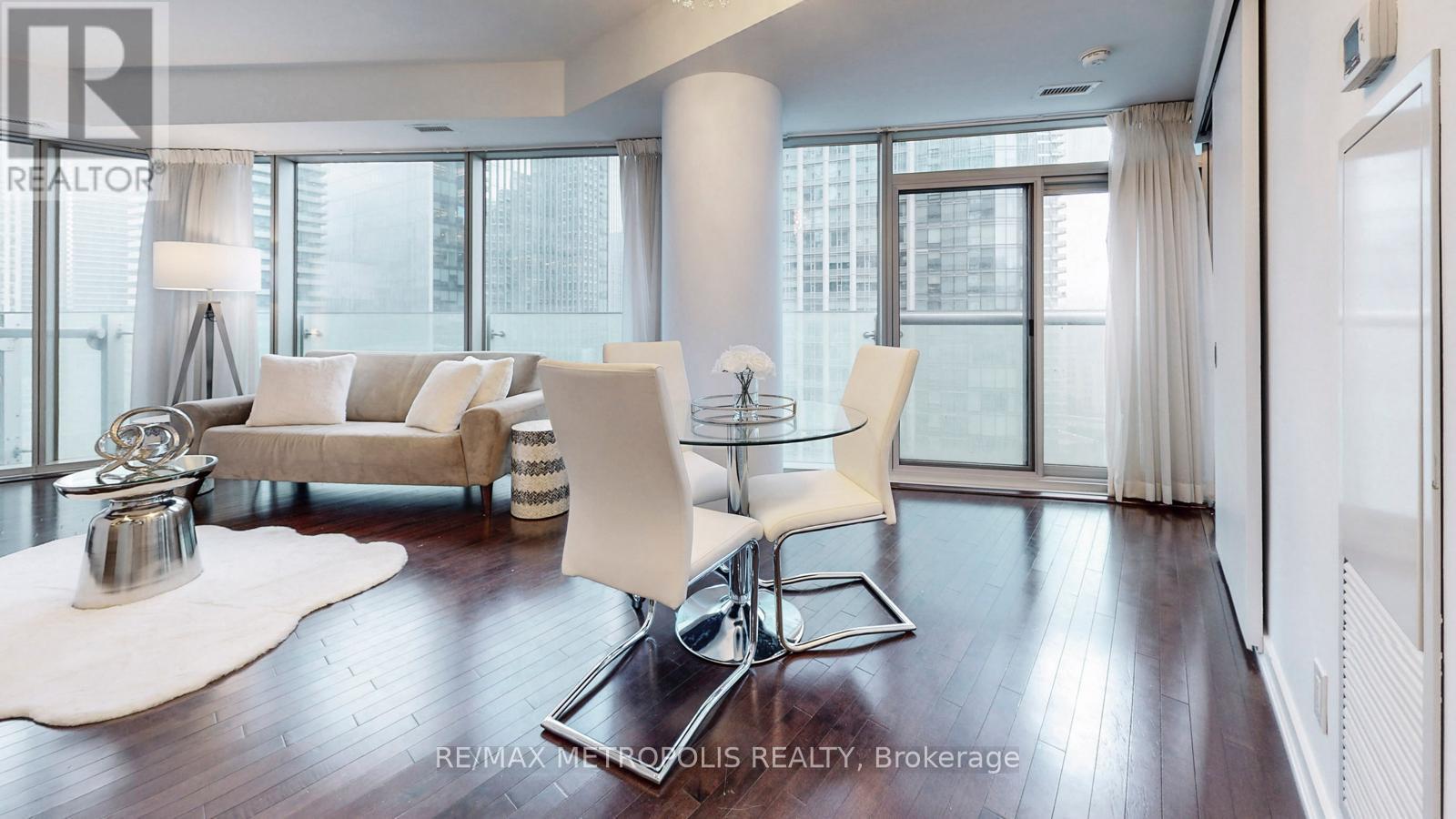 1202 - 12 York Street, Toronto, Ontario  M5J 0A9 - Photo 6 - C12151569