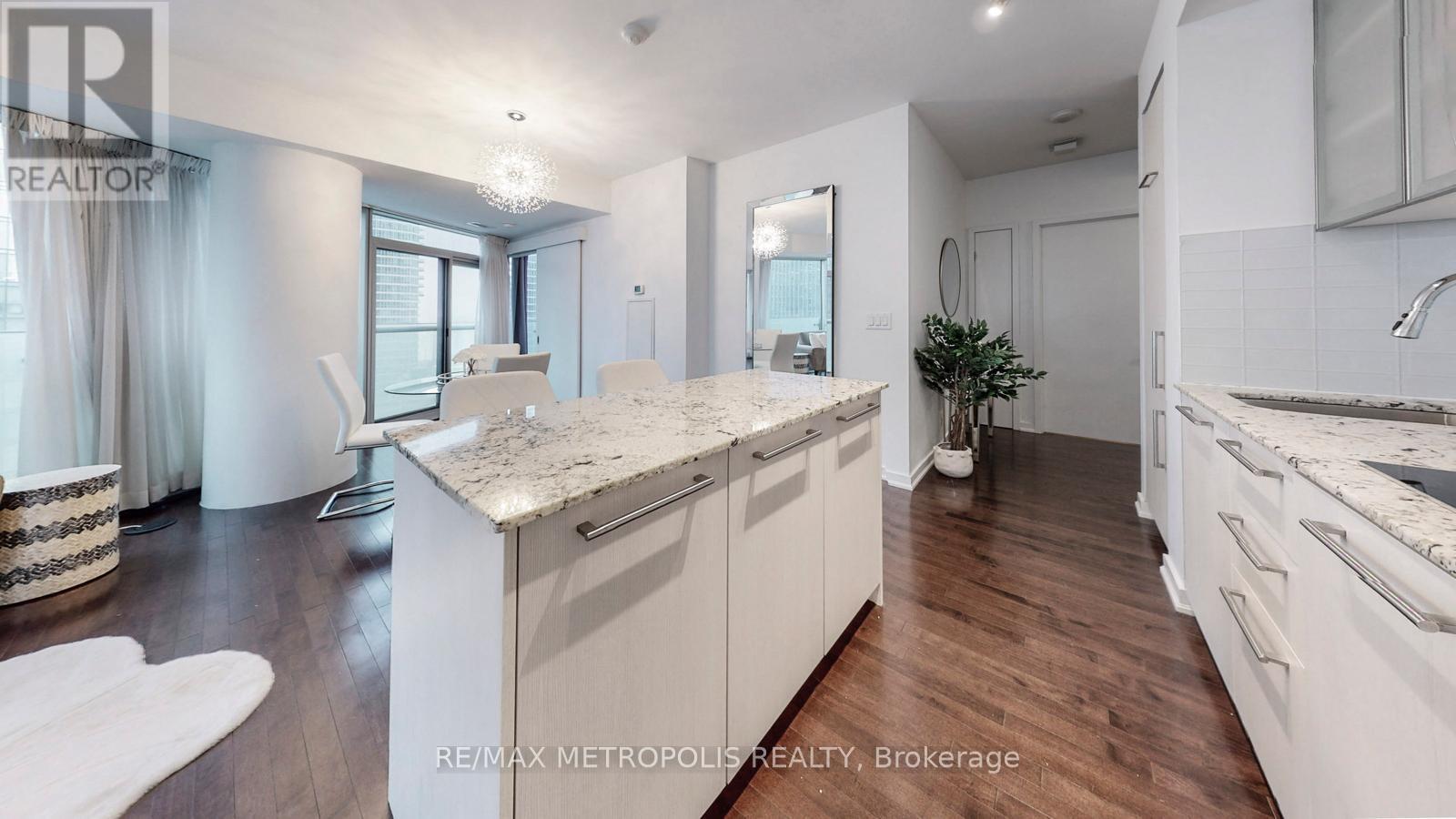 1202 - 12 York Street, Toronto, Ontario  M5J 0A9 - Photo 9 - C12151569