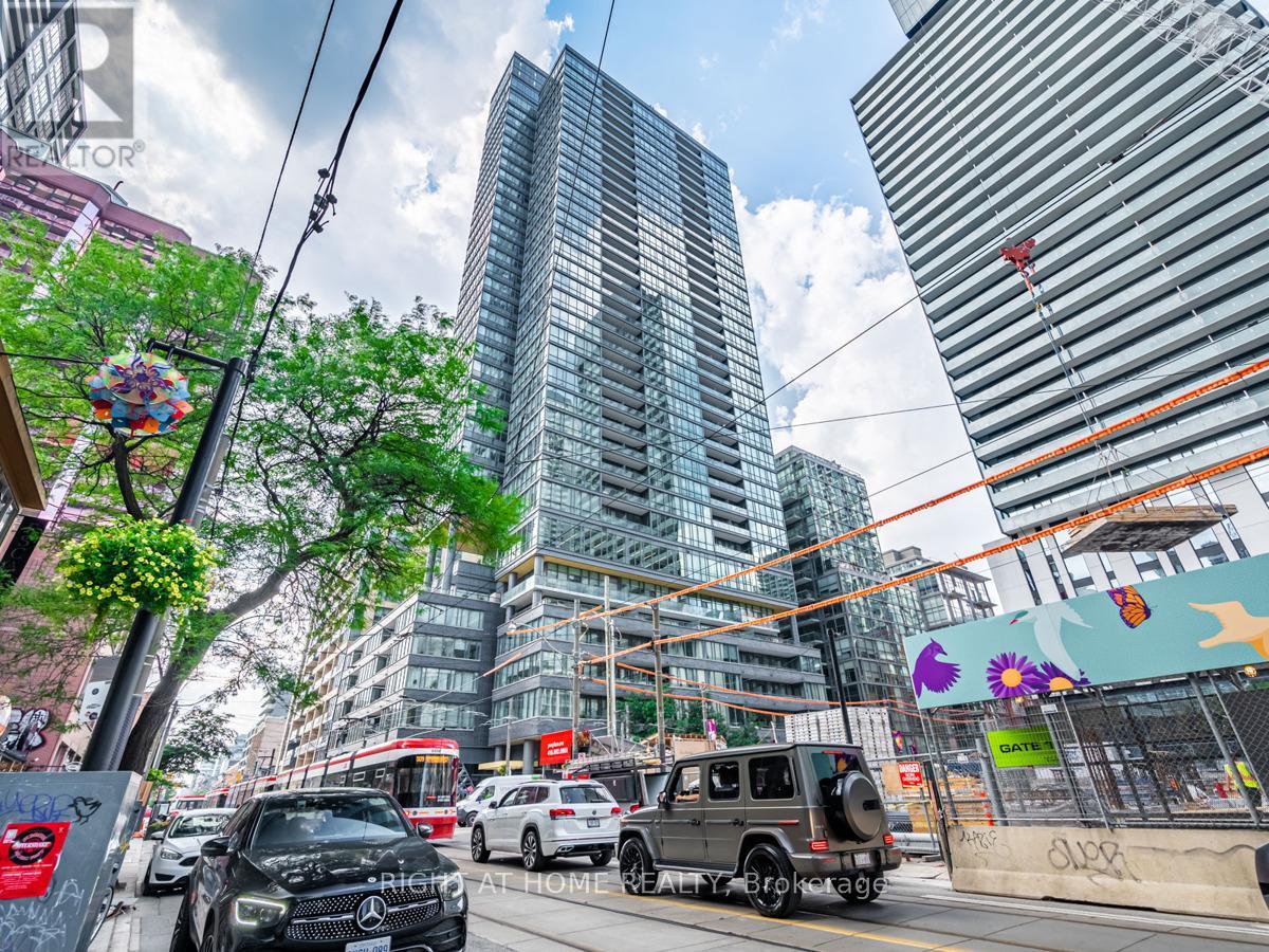 1603 - 8 CHARLOTTE STREET, Toronto, Ontario