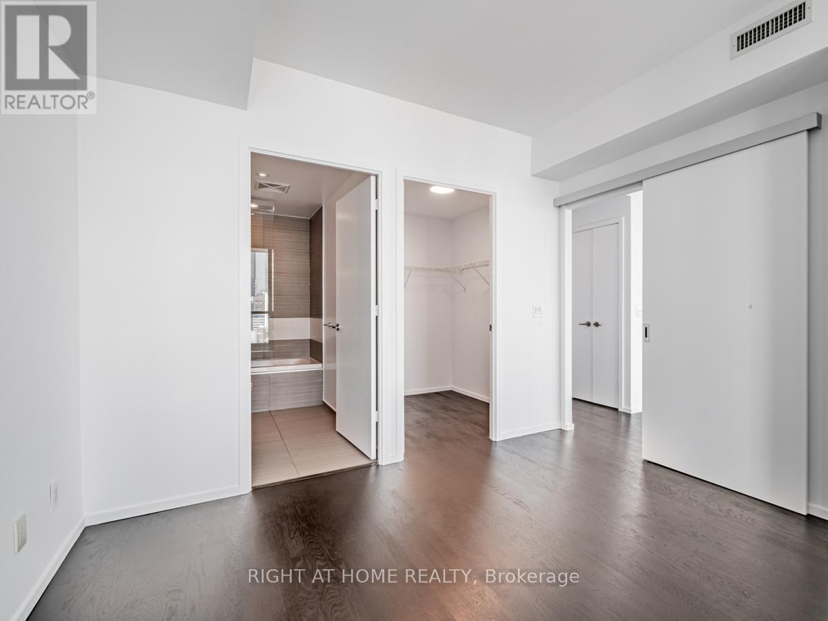 1603 - 8 Charlotte Street, Toronto, Ontario  M5K 0K4 - Photo 10 - C12151586
