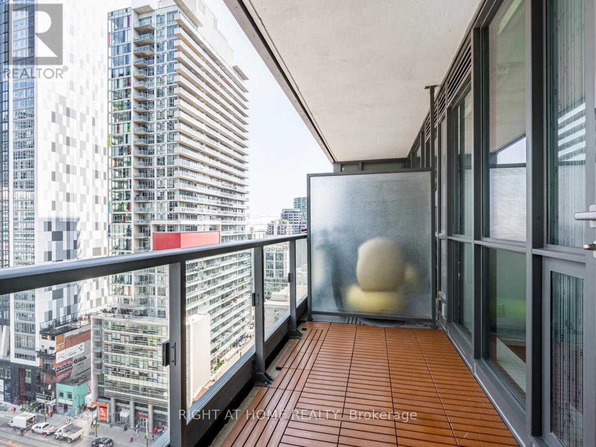 1603 - 8 Charlotte Street, Toronto, Ontario  M5K 0K4 - Photo 11 - C12151586