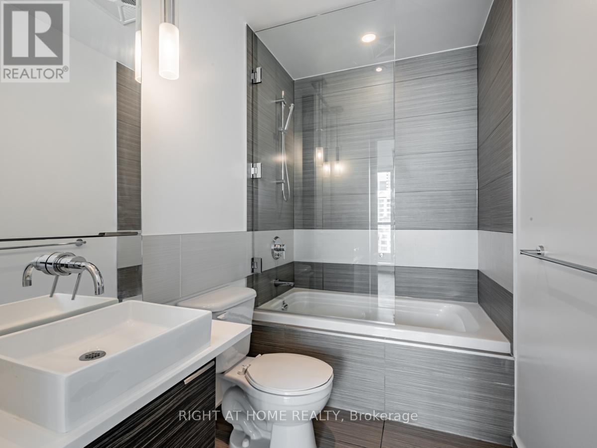 1603 - 8 Charlotte Street, Toronto, Ontario  M5K 0K4 - Photo 12 - C12151586