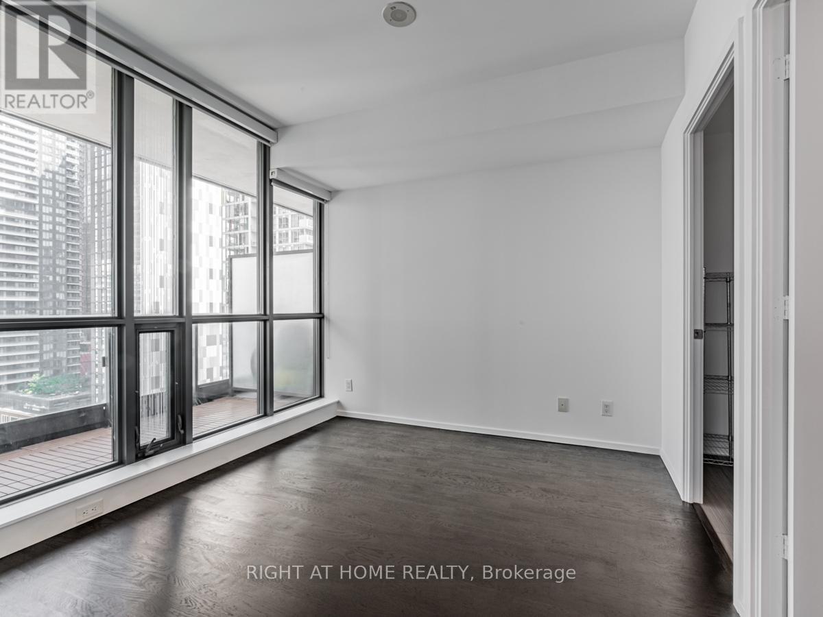 1603 - 8 Charlotte Street, Toronto, Ontario  M5K 0K4 - Photo 8 - C12151586