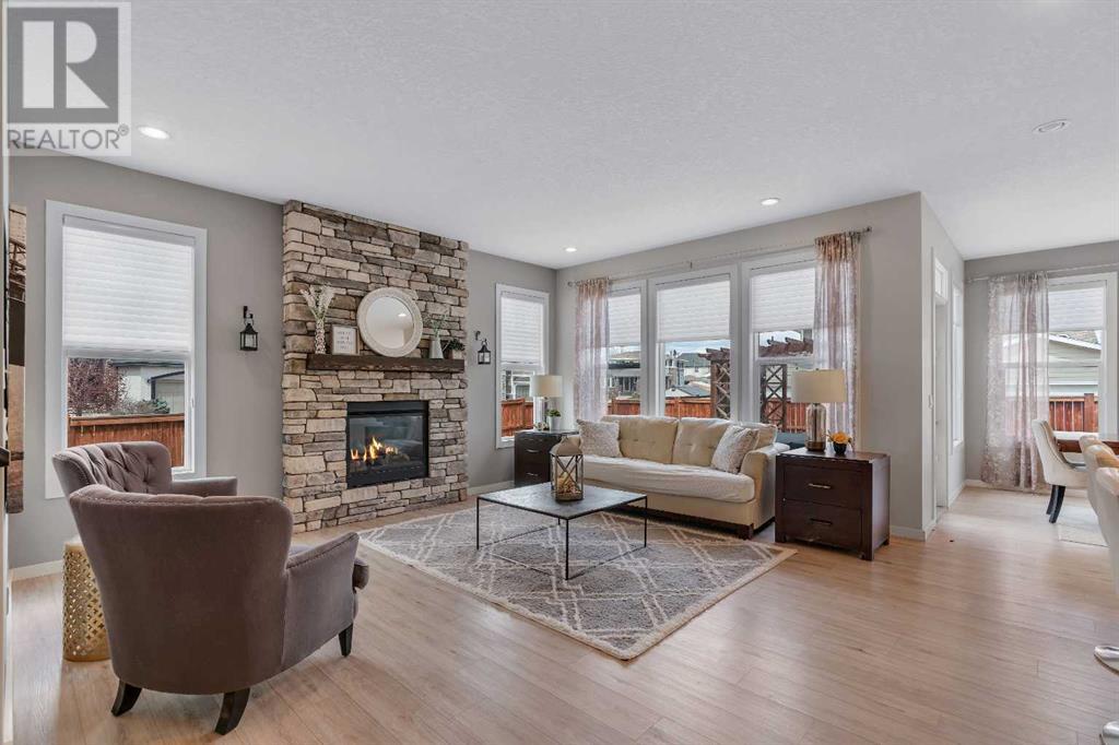 Property at 40 Marquis Crescent SE image 3