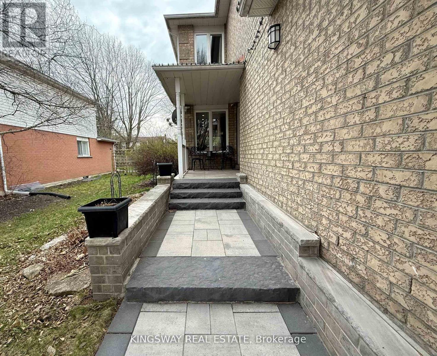 49 Farncomb Crescent, Clarington, Ontario  L1C 4L8 - Photo 2 - E12151600