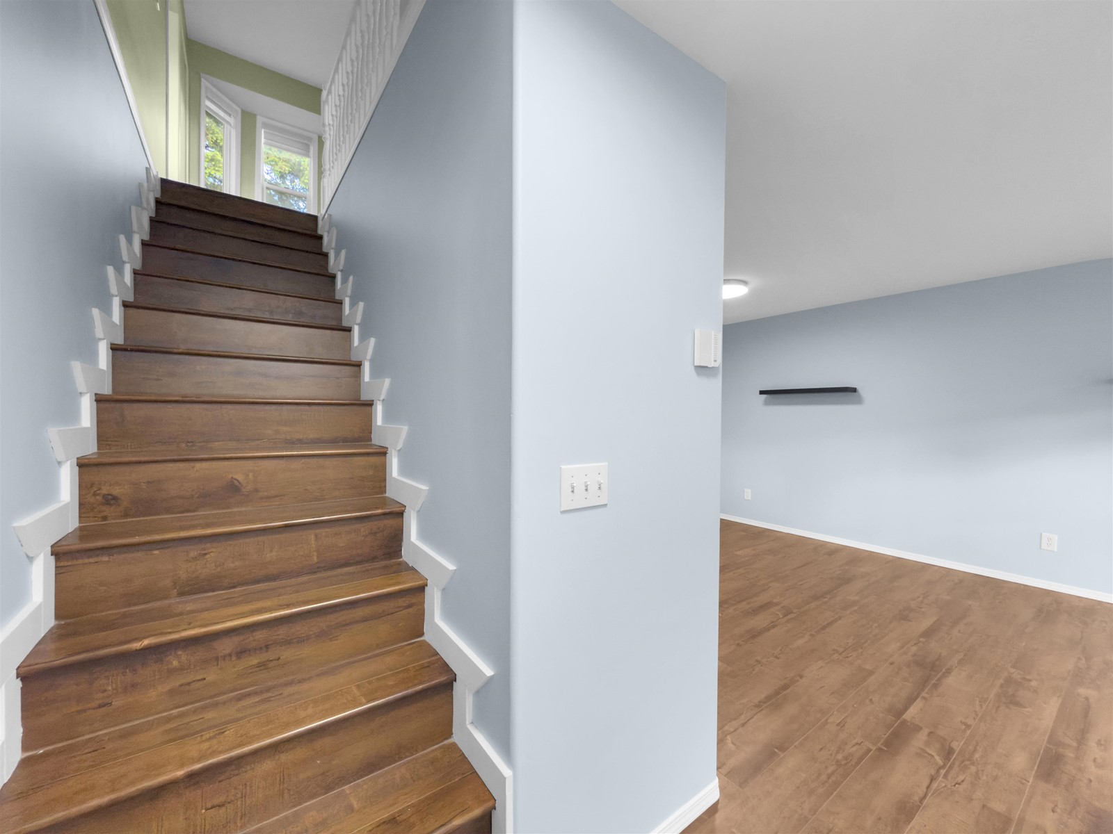 Property at 7 46209 CESSNA DRIVE image 3