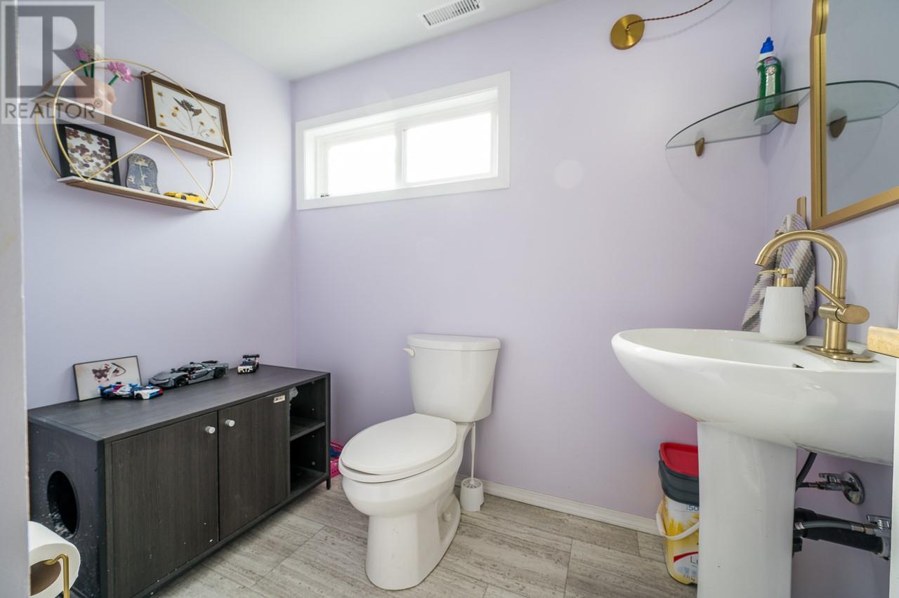 800 Valhalla Drive Unit# 2, Kamloops, British Columbia  V2B 1R8 - Photo 17 - 10348165