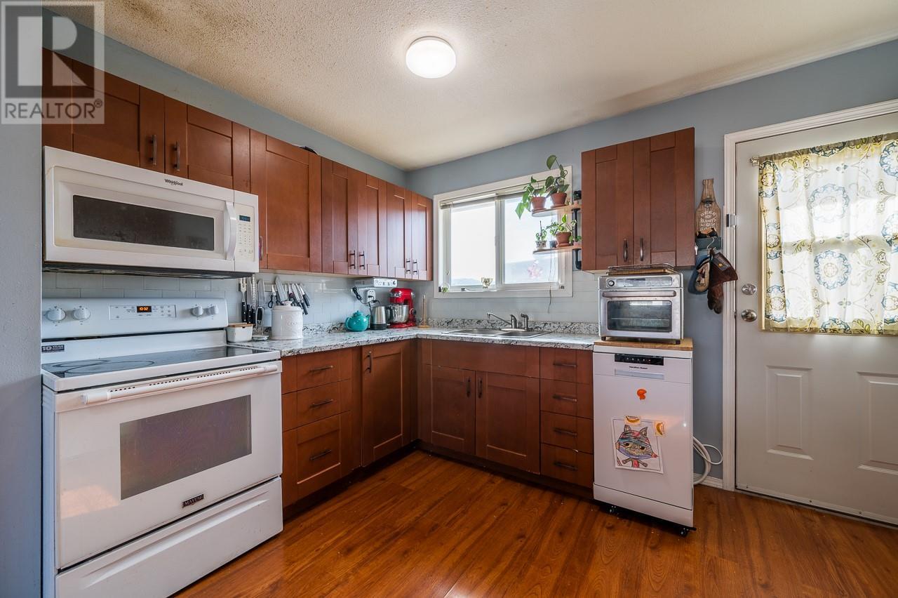 800 Valhalla Drive Unit# 2, Kamloops, British Columbia  V2B 1R8 - Photo 7 - 10348165