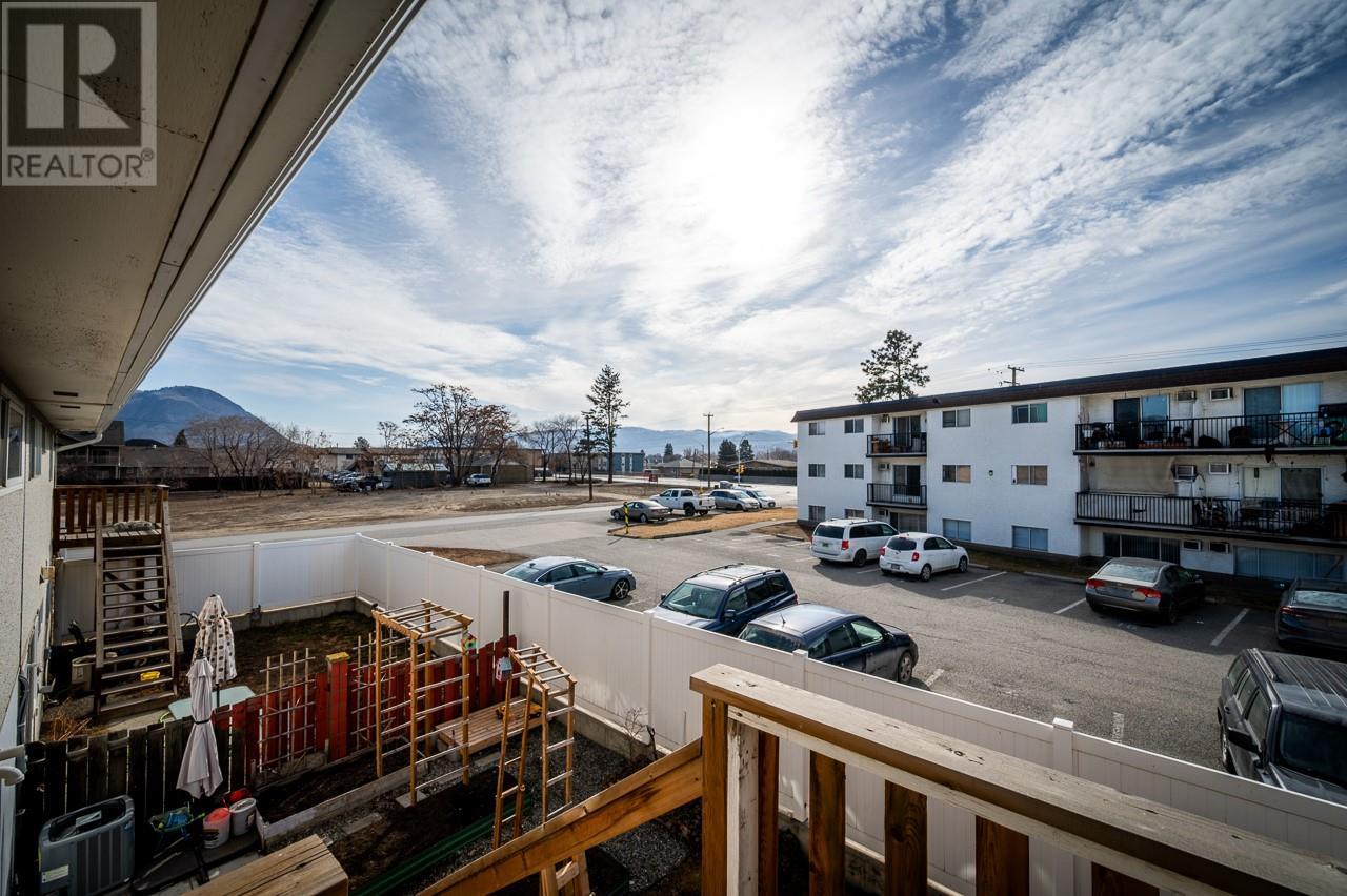 800 Valhalla Drive Unit# 2, Kamloops, British Columbia  V2B 1R8 - Photo 8 - 10348165